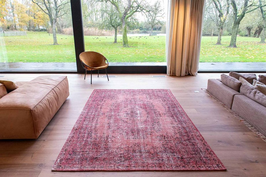Louis De Poortere tapis CA 9141 Palazzo Da Mosta Borgia Red interior 5