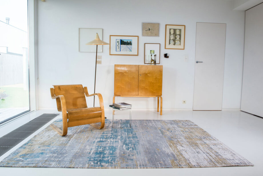 Louis De Poortere 8718 Streaks Long Island Blue interior 3 2025